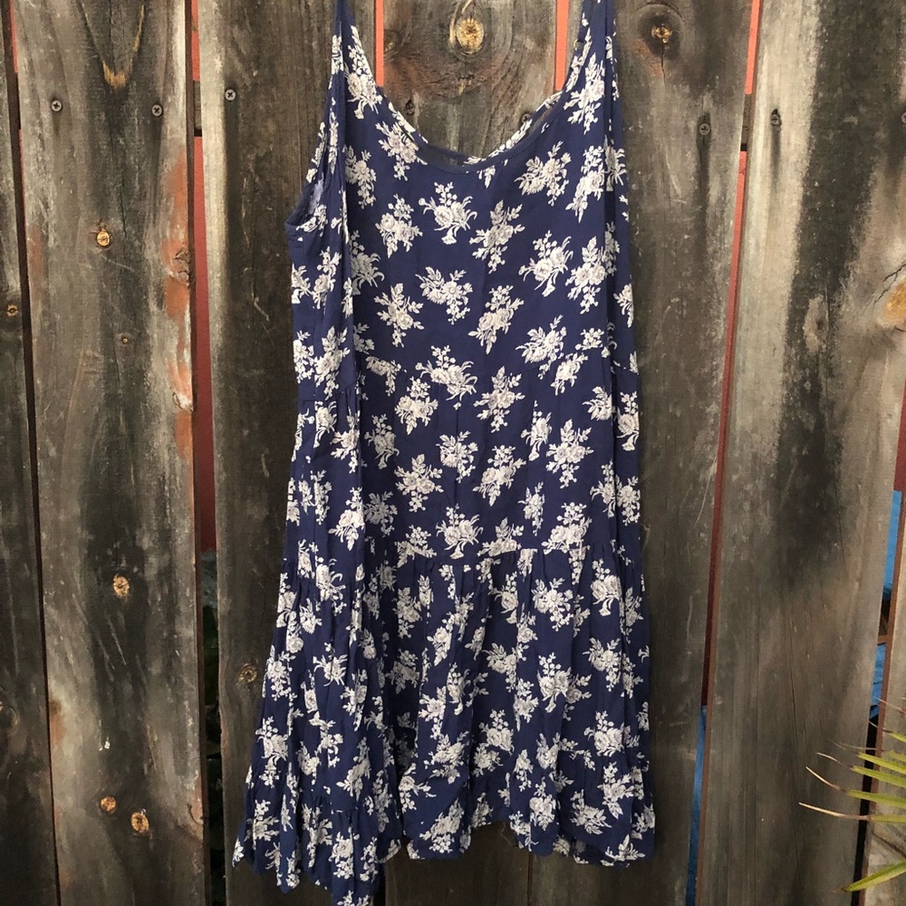 En Cremé Tank Dress 💙